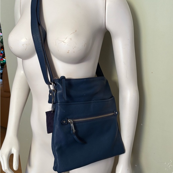 Danier Leather Crossbody or Shoulder Bag - Picture 11 of 11